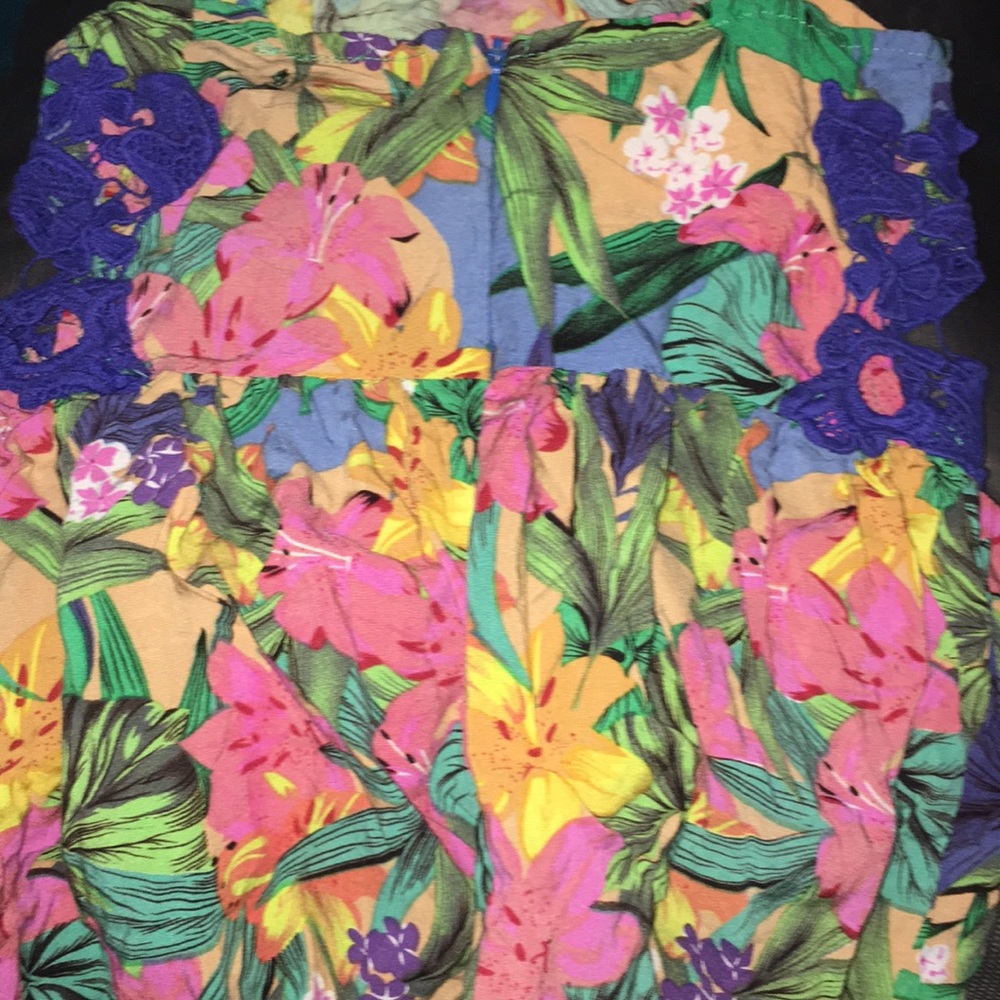 Dress - Picture 3 of 4